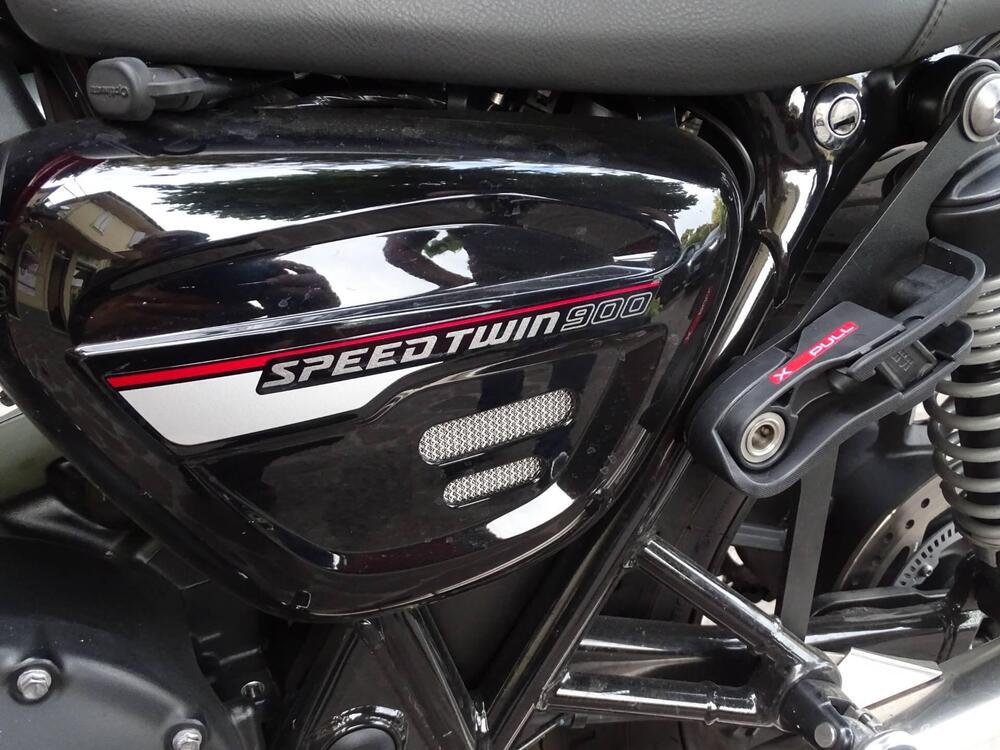 Triumph Speed Twin 900 Chrome Edition (2023) (18)