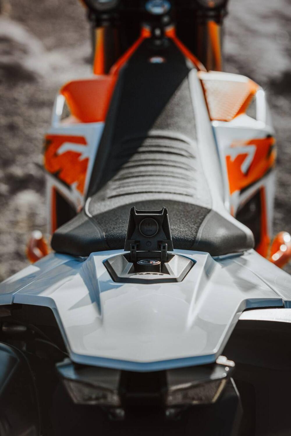 KTM 690 Enduro R (2026) (13)