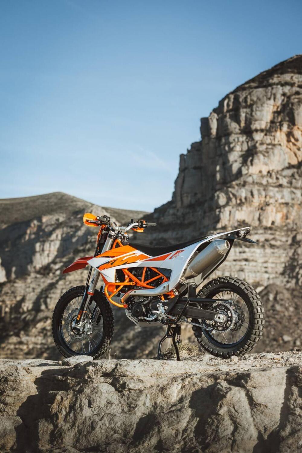 KTM 690 Enduro R (2026) (11)