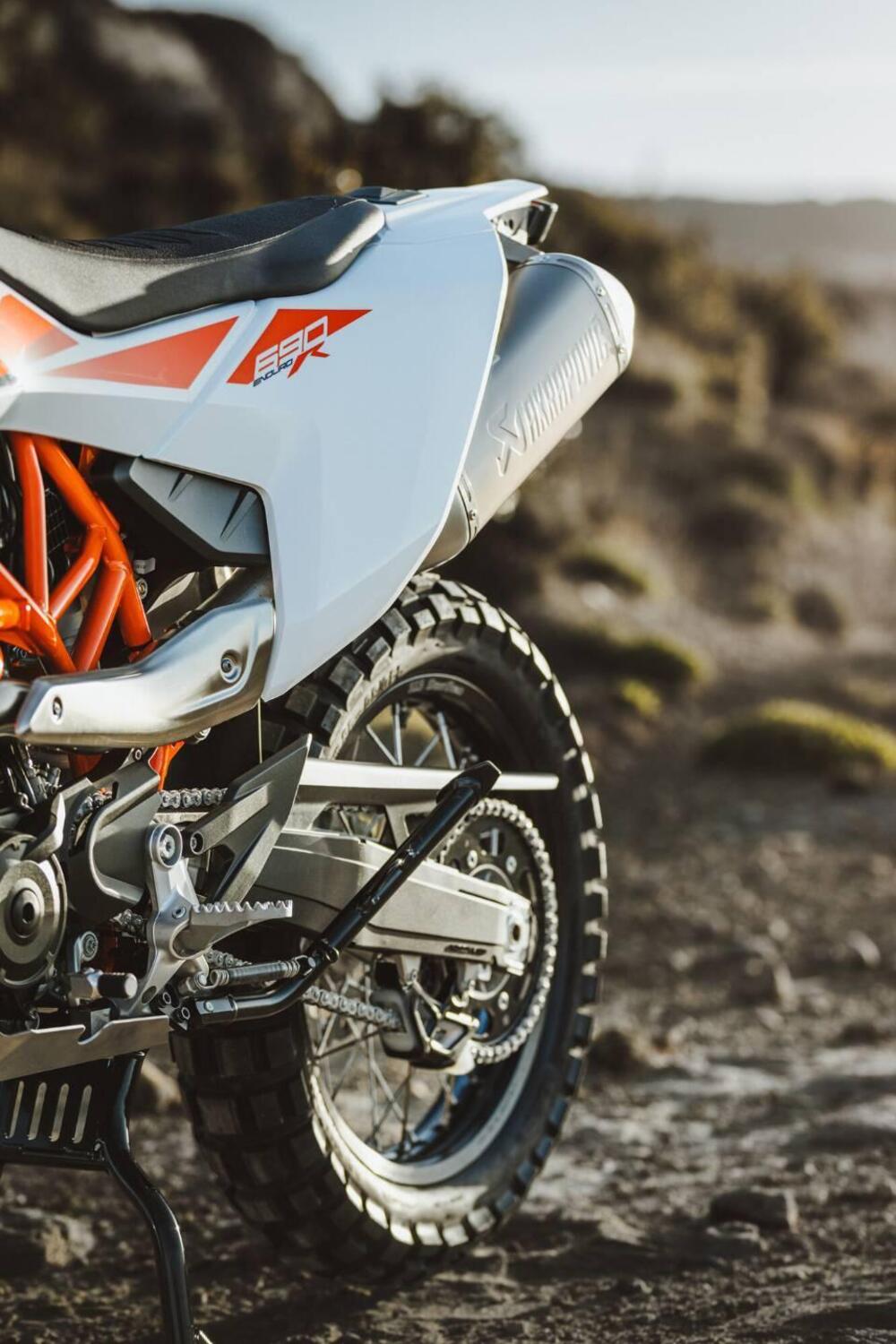 KTM 690 Enduro R (2026) (14)