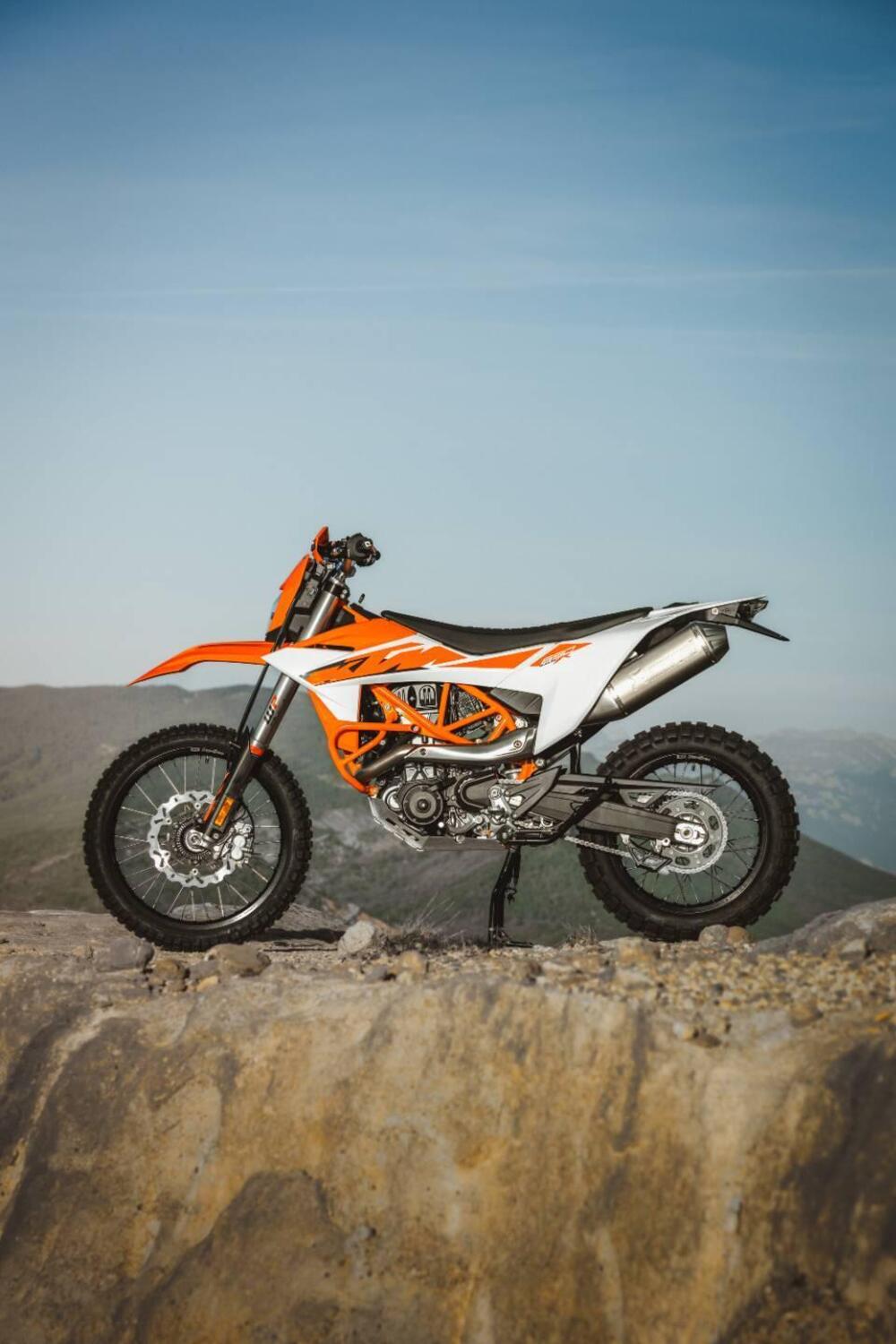 KTM 690 Enduro R (2026) (10)