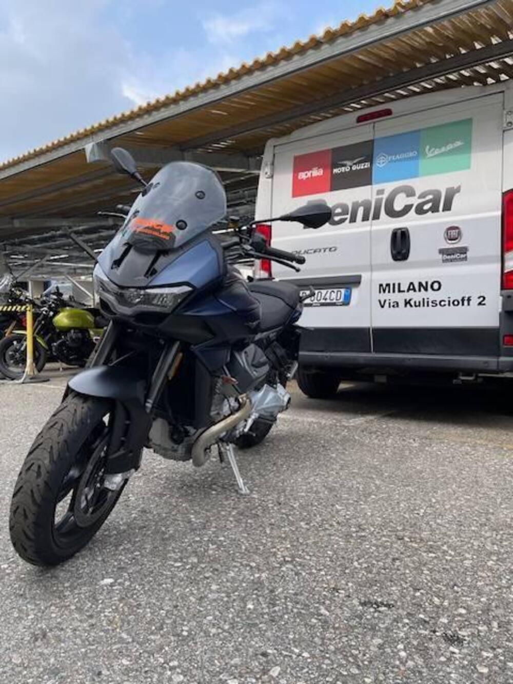 Moto Guzzi V100 Mandello (2025 - 26) (2)