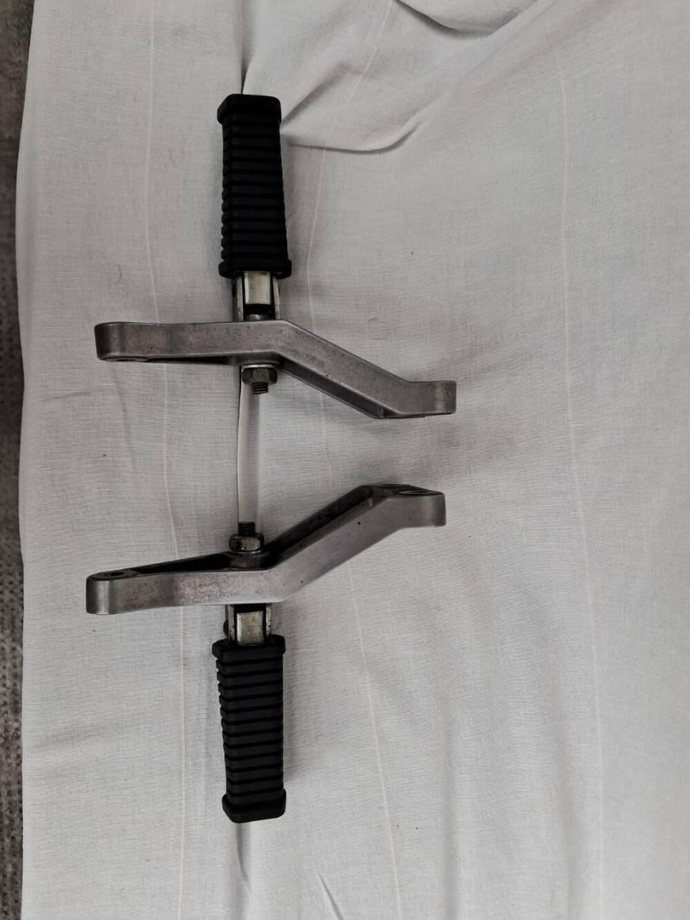 PEDANE E SUPPORTI POSTERIORI V7 RACER MOTO GUZ Moto Guzzi (3)