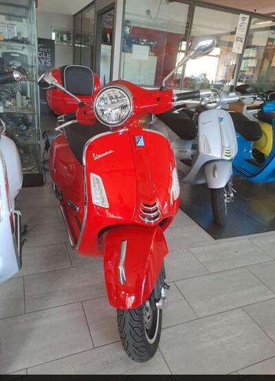 Vespa GTS 300 Super (2023 - 24) usata
