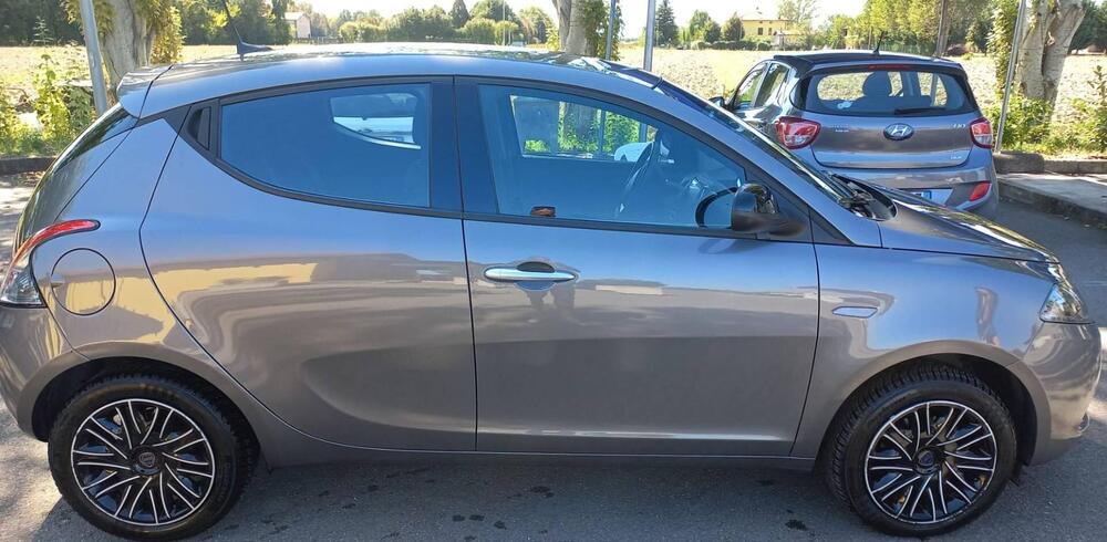 Lancia Ypsilon usata a Bologna (3)