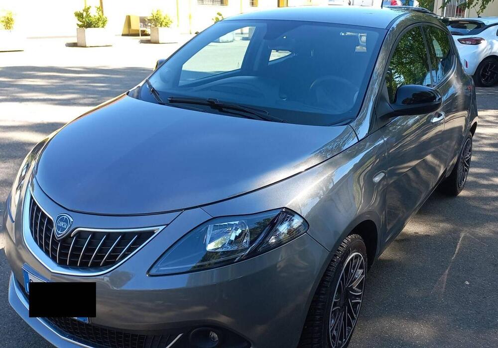 Lancia Ypsilon usata a Bologna (2)