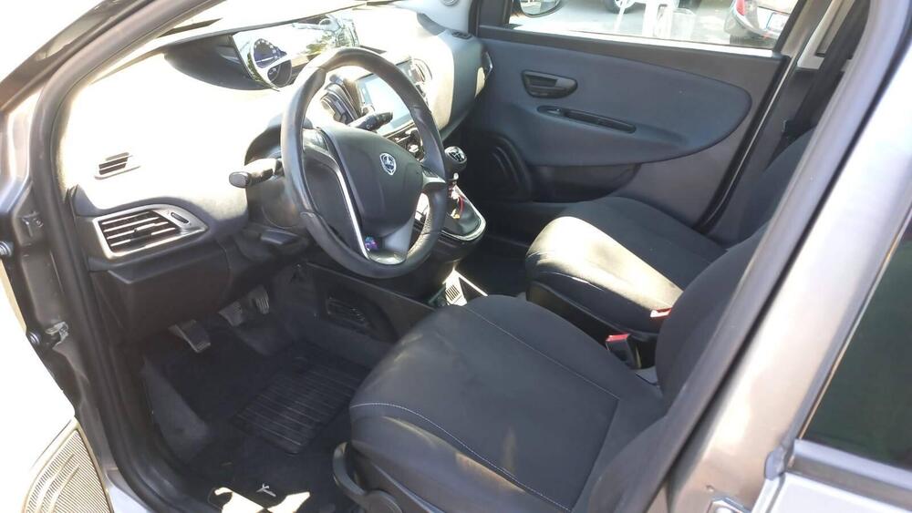 Lancia Ypsilon usata a Bologna (6)