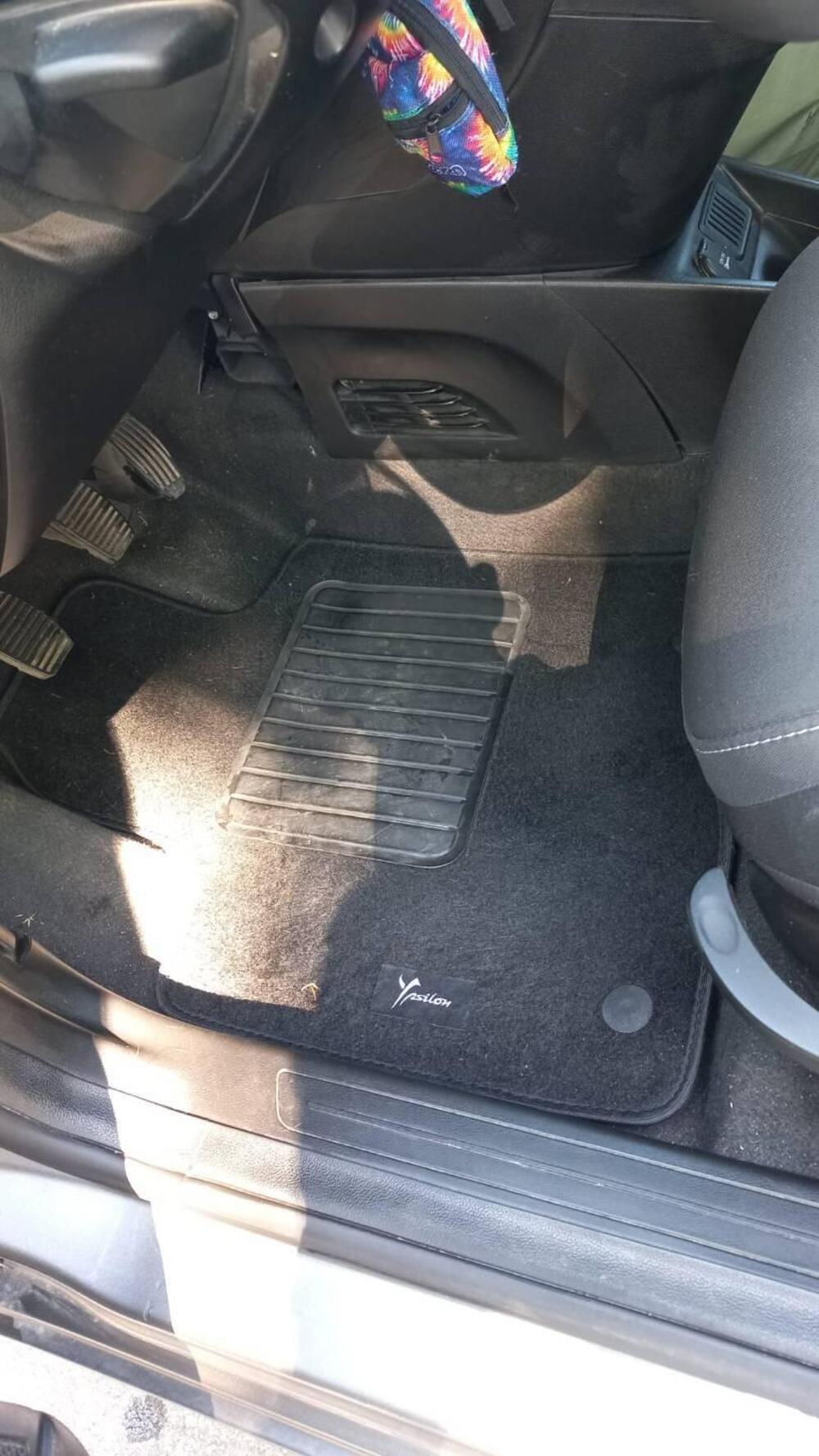 Lancia Ypsilon usata a Bologna (10)