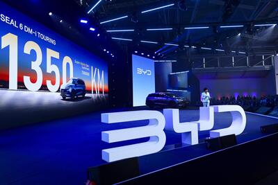 Cina, l&rsquo;allarme di BYD: &laquo;Nel mercato auto resteranno in piedi meno di 20 marchi entro il 2030&raquo;