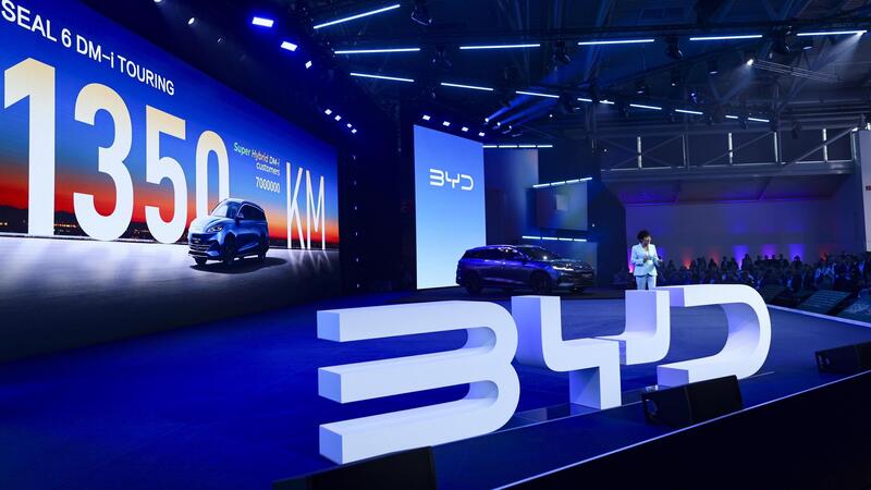 Cina, l&rsquo;allarme di BYD: &laquo;Nel mercato auto resteranno in piedi meno di 20 marchi entro il 2030&raquo;