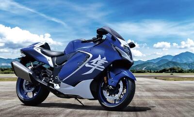 Suzuki Hayabusa 2026, torna la leggenda con l&rsquo;edizione speciale Pearl Vigor Blue
