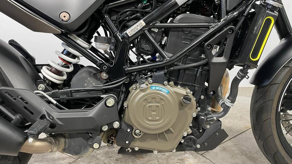 Husqvarna Svartpilen 401 (2021 - 23) (4)