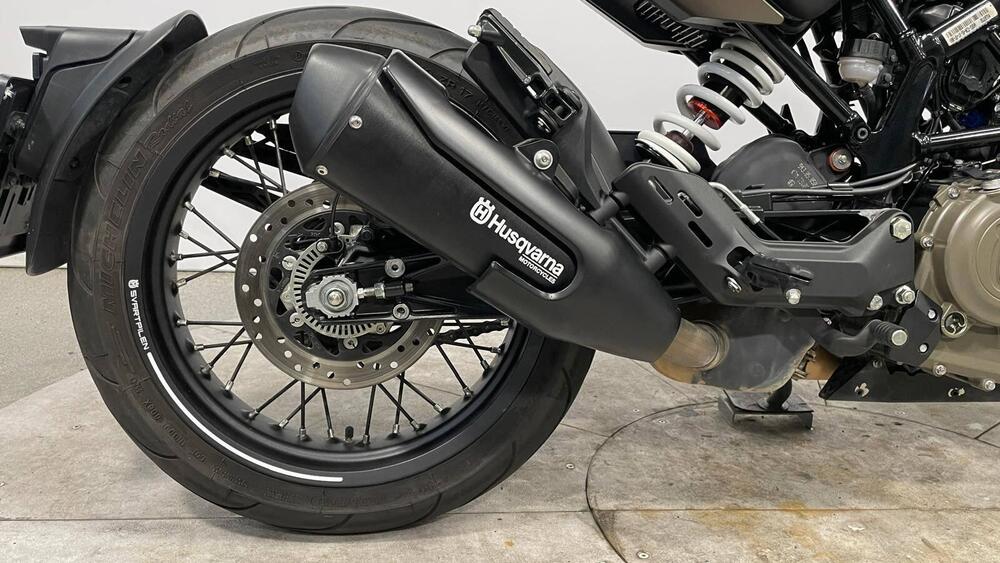 Husqvarna Svartpilen 401 (2021 - 23) (3)