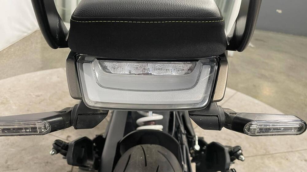 Husqvarna Svartpilen 401 (2021 - 23) (12)