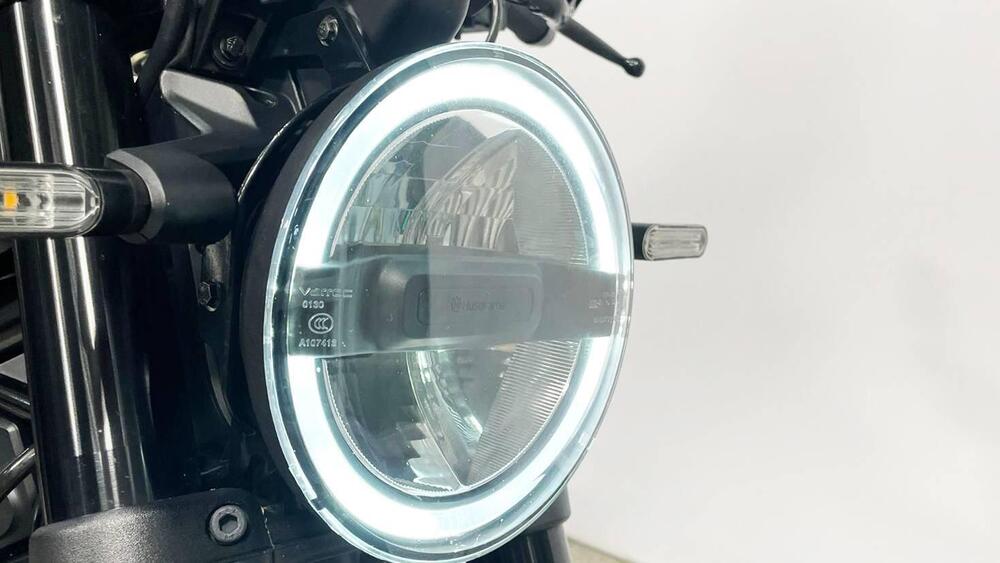 Husqvarna Svartpilen 401 (2021 - 23) (14)