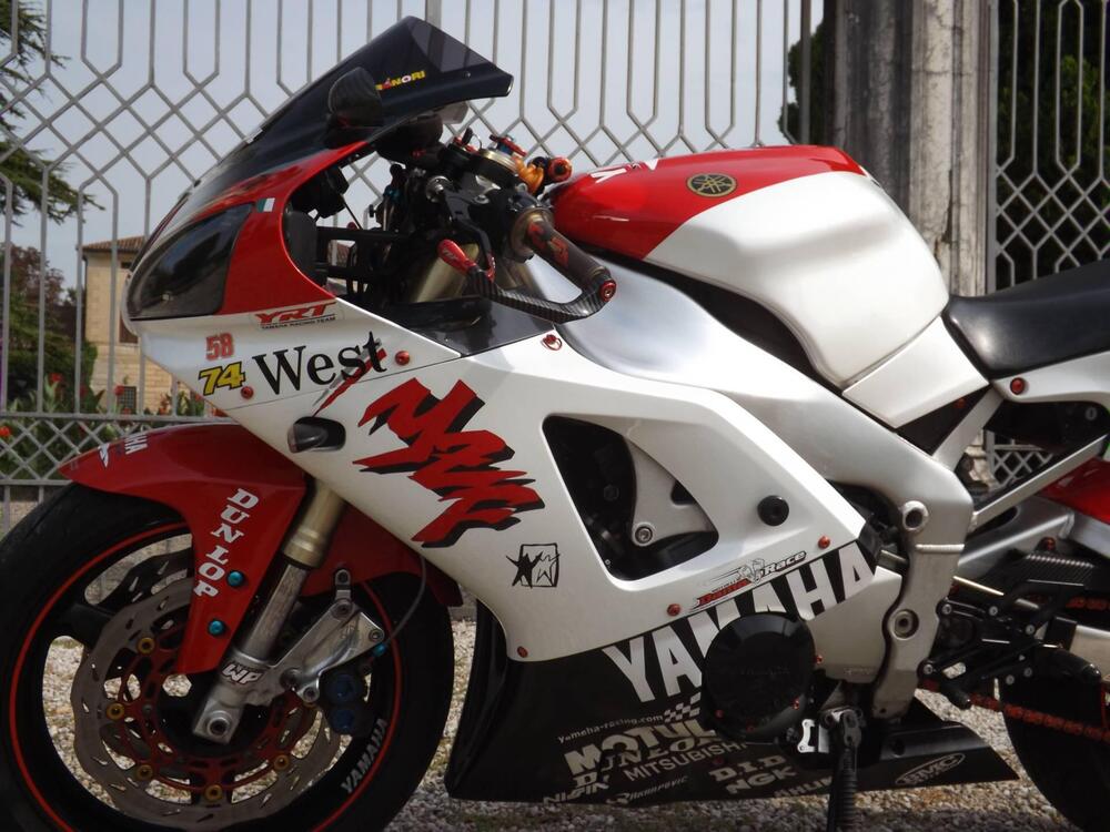 Yamaha R1 sella rossa 4XV1-70 anno 1998 replica Haga con dettagli personalizzati ma disponibili anche pezzi originali  (8)