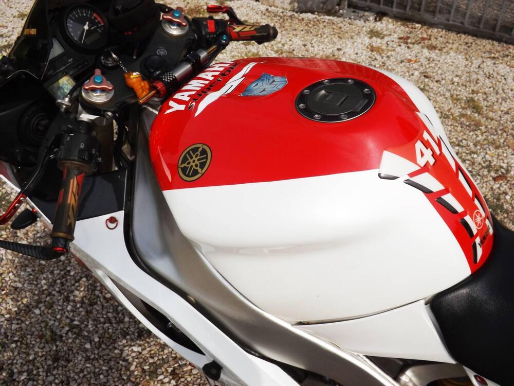 Yamaha R1 sella rossa 4XV1-70 anno 1998 replica Haga con dettagli personalizzati ma disponibili anche pezzi originali  (12)