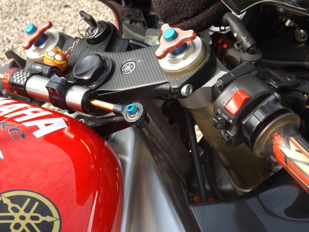 Yamaha R1 sella rossa 4XV1-70 anno 1998 replica Haga con dettagli personalizzati ma disponibili anche pezzi originali  (18)