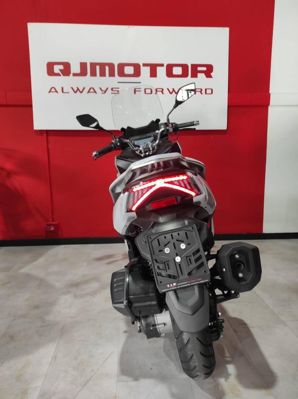 QJ Motor MTX 300 (2025) (2)