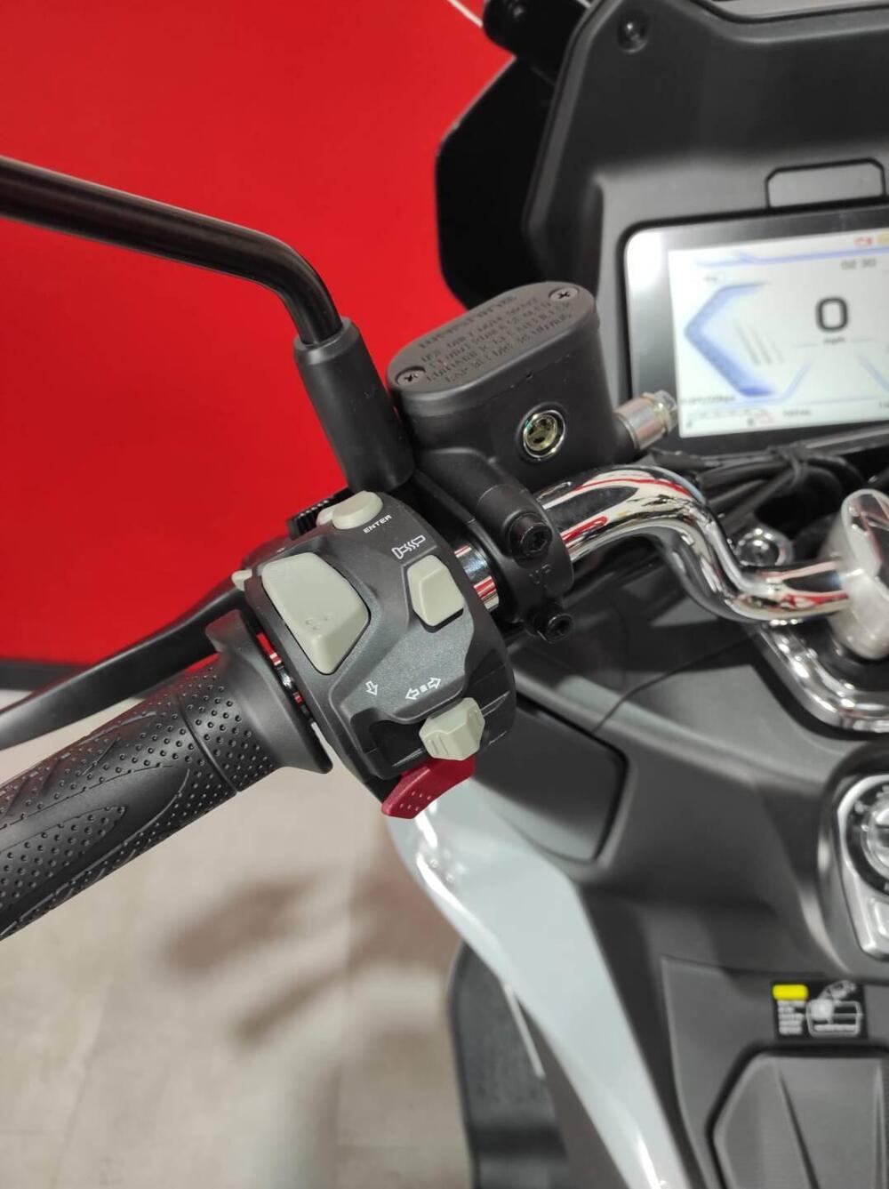 QJ Motor MTX 300 (2025) (6)