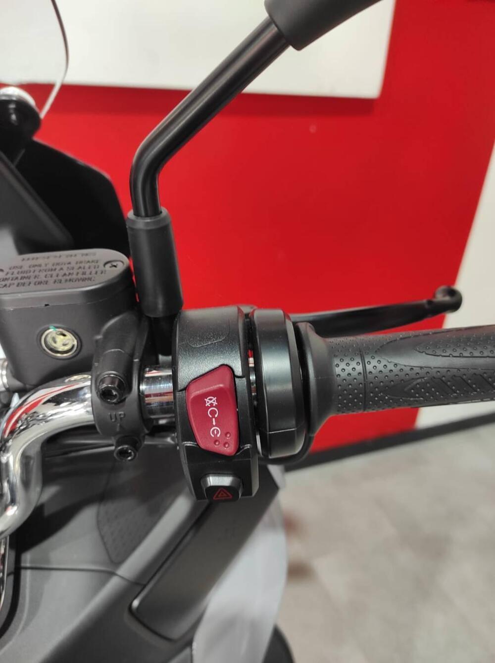 QJ Motor MTX 300 (2025) (7)