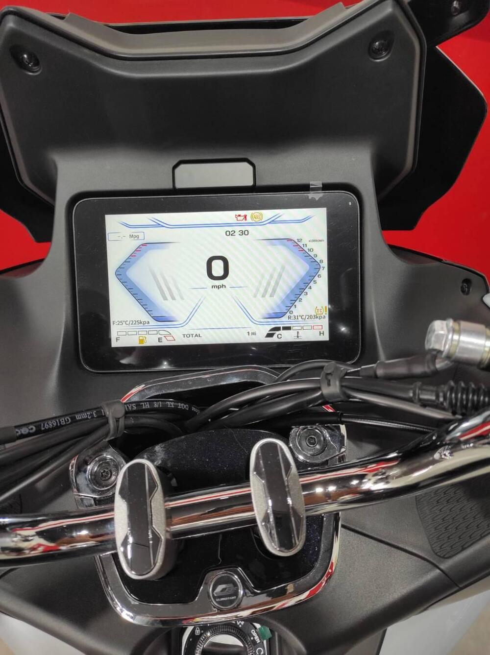 QJ Motor MTX 300 (2025) (8)