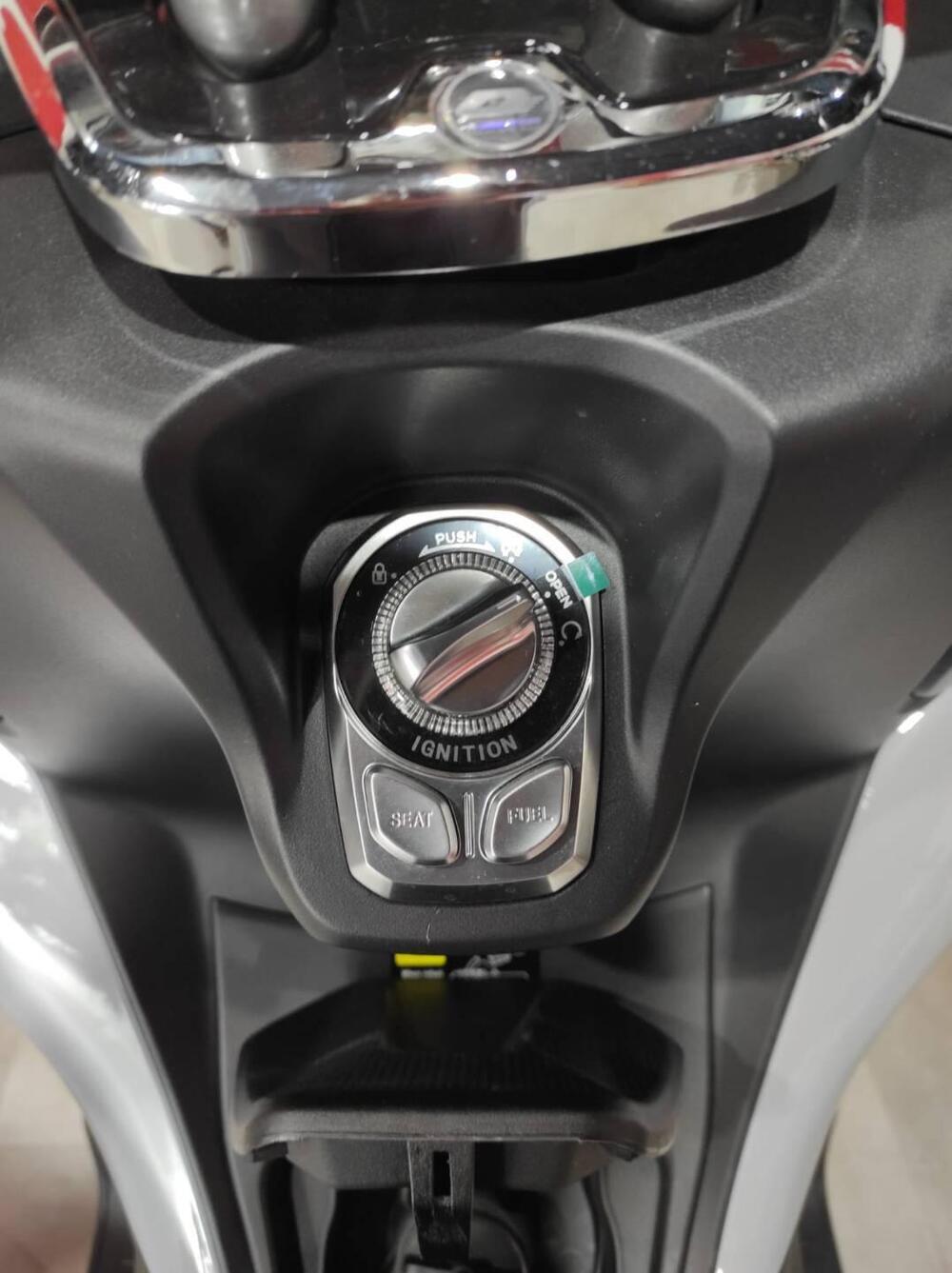 QJ Motor MTX 300 (2025) (10)