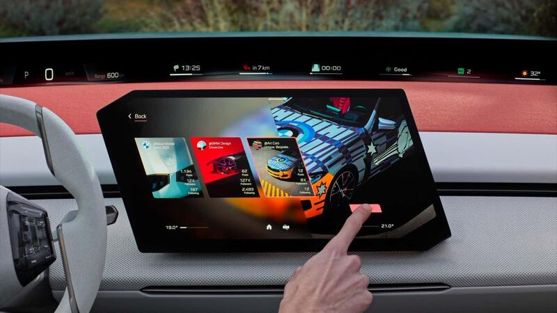 BMW mette in discussione Apple CarPlay: i clienti preferiscono la navigazione integrata