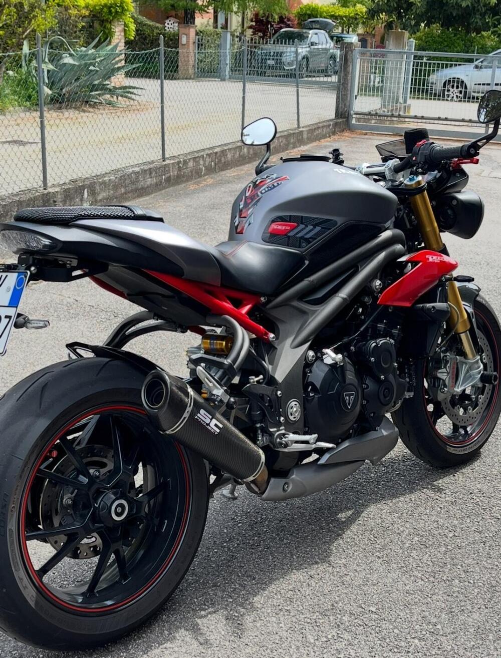 Triumph Speed Triple 1050 R ABS (2016 - 17) (2)