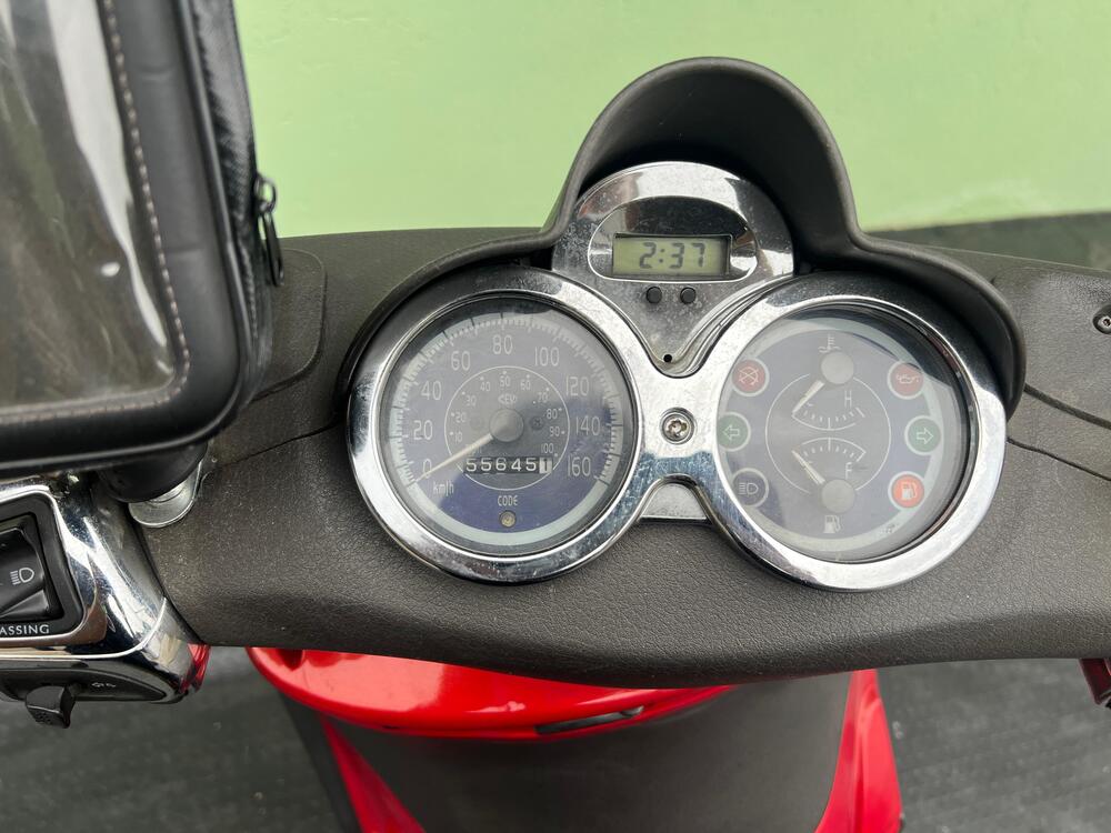 Piaggio Beverly 250 (2004 - 05) (5)