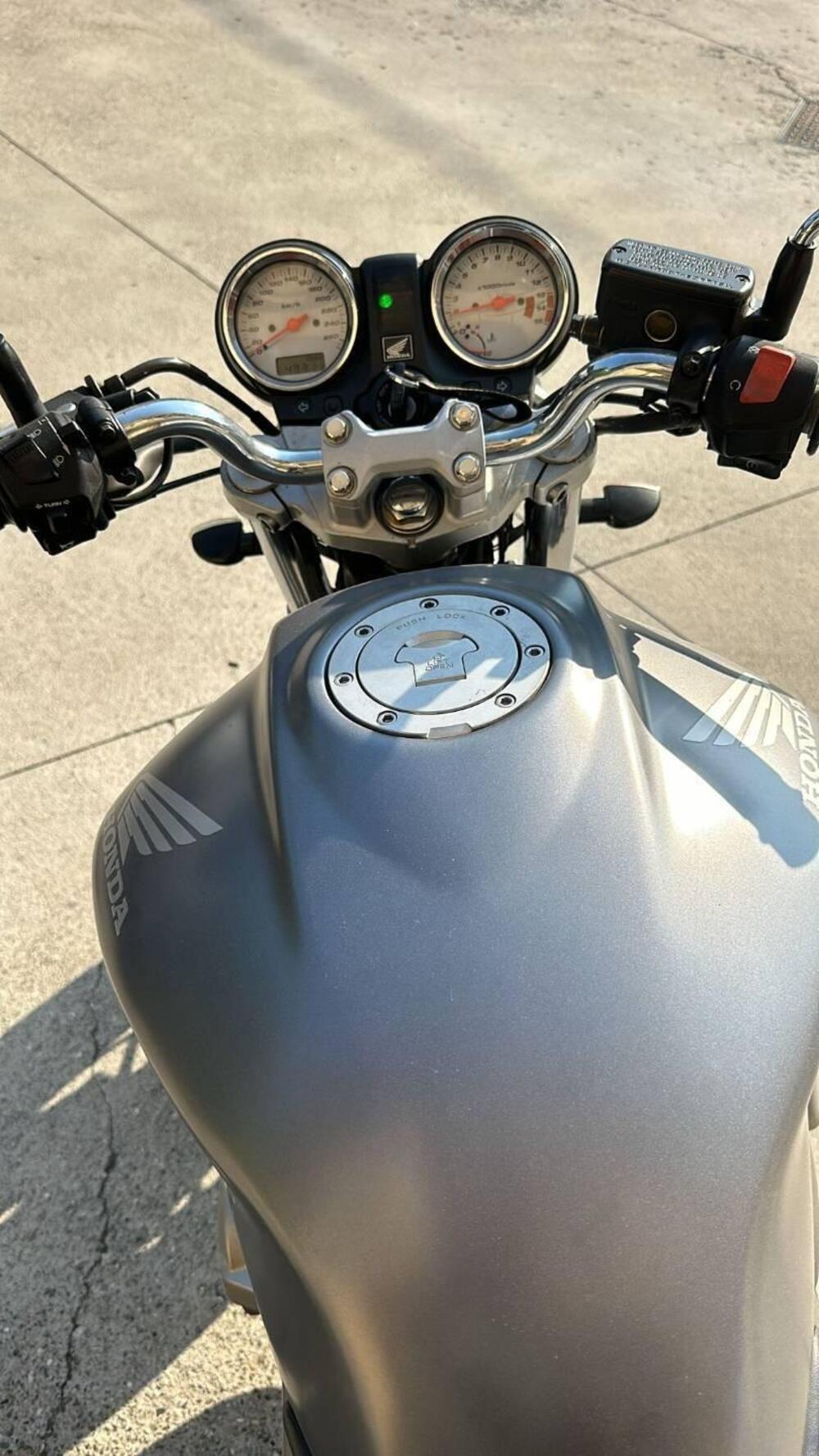 Honda Hornet 600 (2005 - 06) (12)