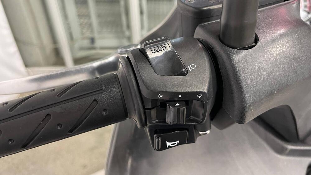 Kymco Xciting 300i R (2007 - 14) (9)