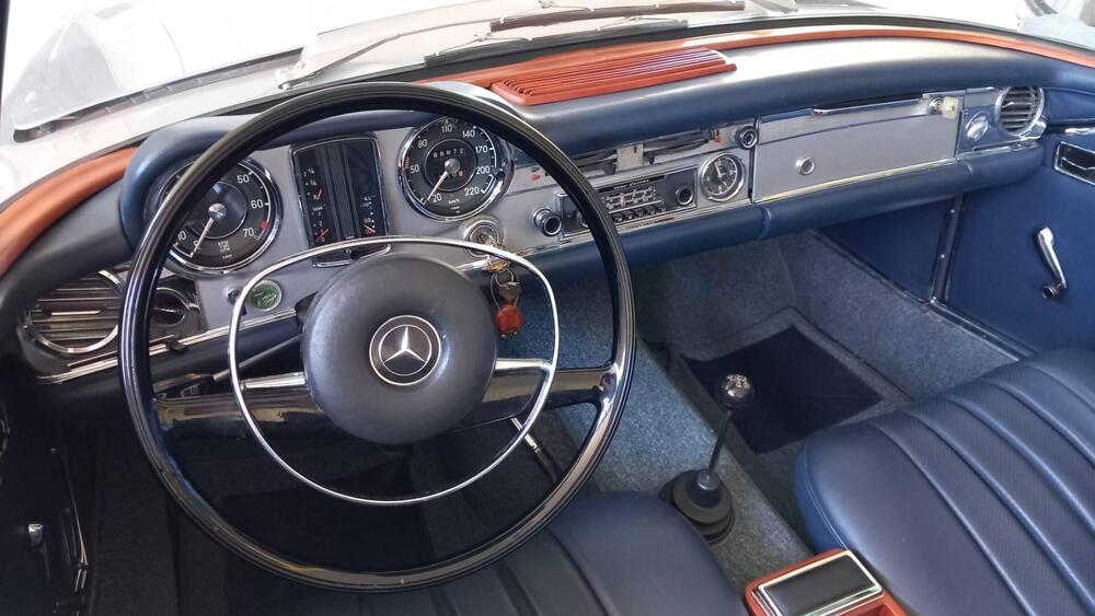 Mercedes-Benz 280 SL pagoda d'epoca a Mantova (19)