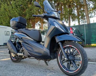 Piaggio Beverly 300 Hpe (2021) usata