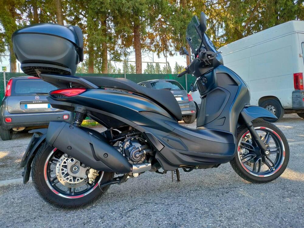 Piaggio Beverly 300 Hpe (2021) (2)