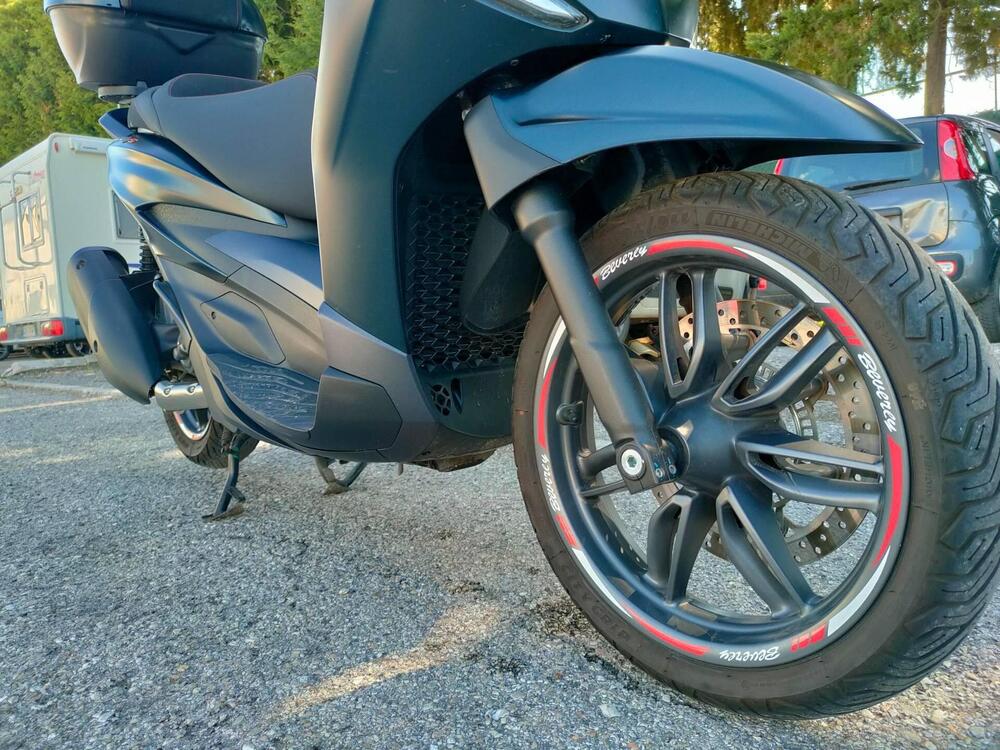 Piaggio Beverly 300 Hpe (2021) (4)