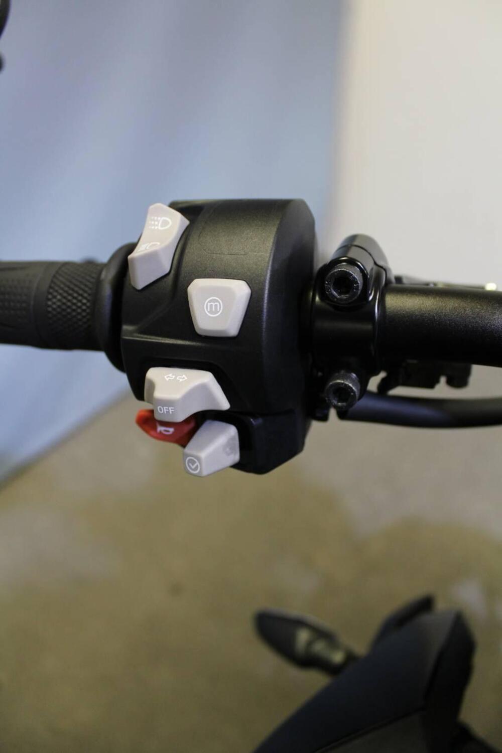 Triumph Street Triple 765 RS (2023 - 26) (10)