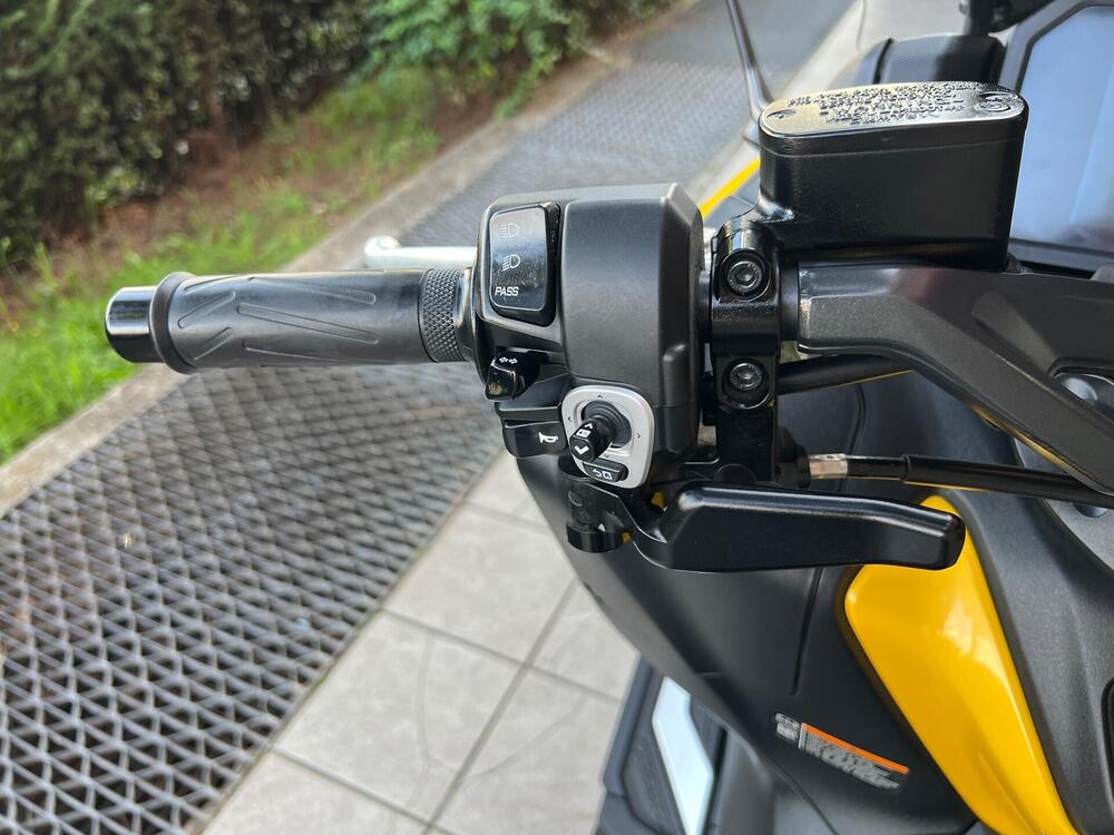 Yamaha T-Max 560 (2022 - 24) (12)