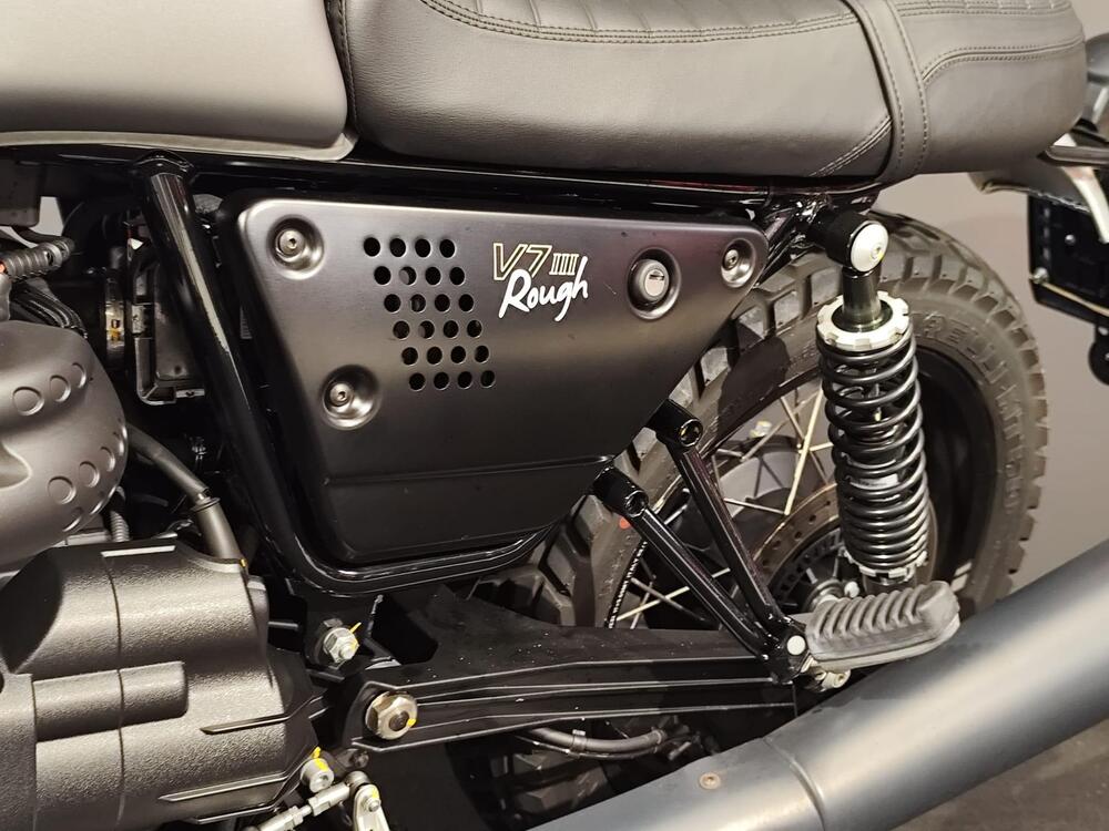 Moto Guzzi V7 III Rough (2018 - 20) (14)