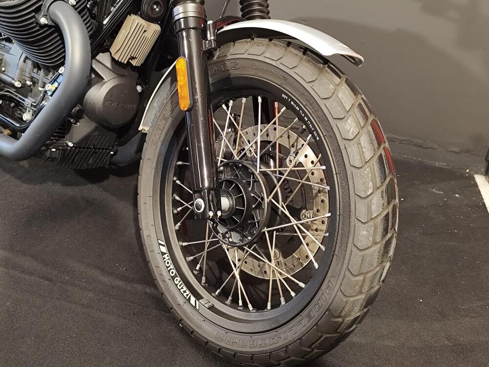 Moto Guzzi V7 III Rough (2018 - 20) (17)
