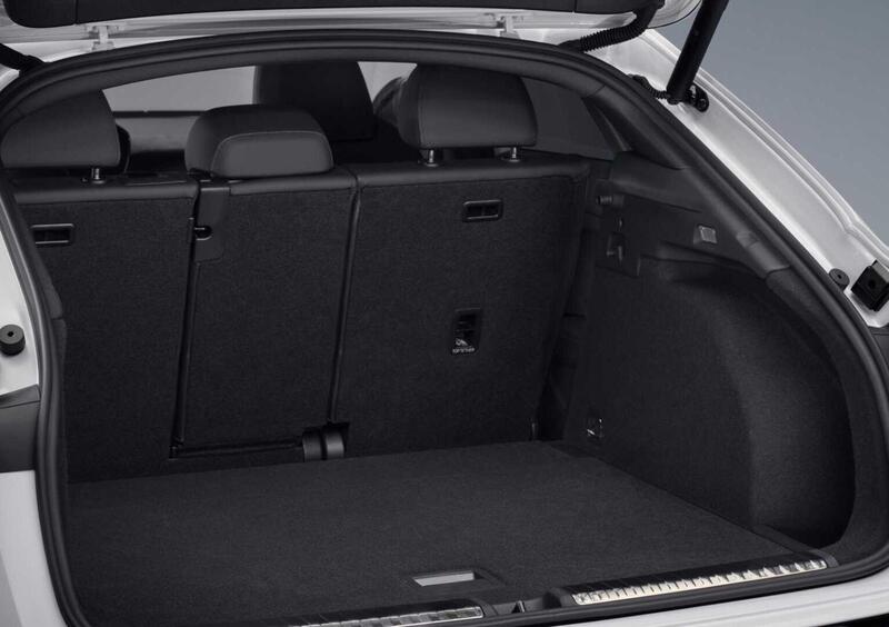 Audi Q3 Sportback (2025-->>) (12)