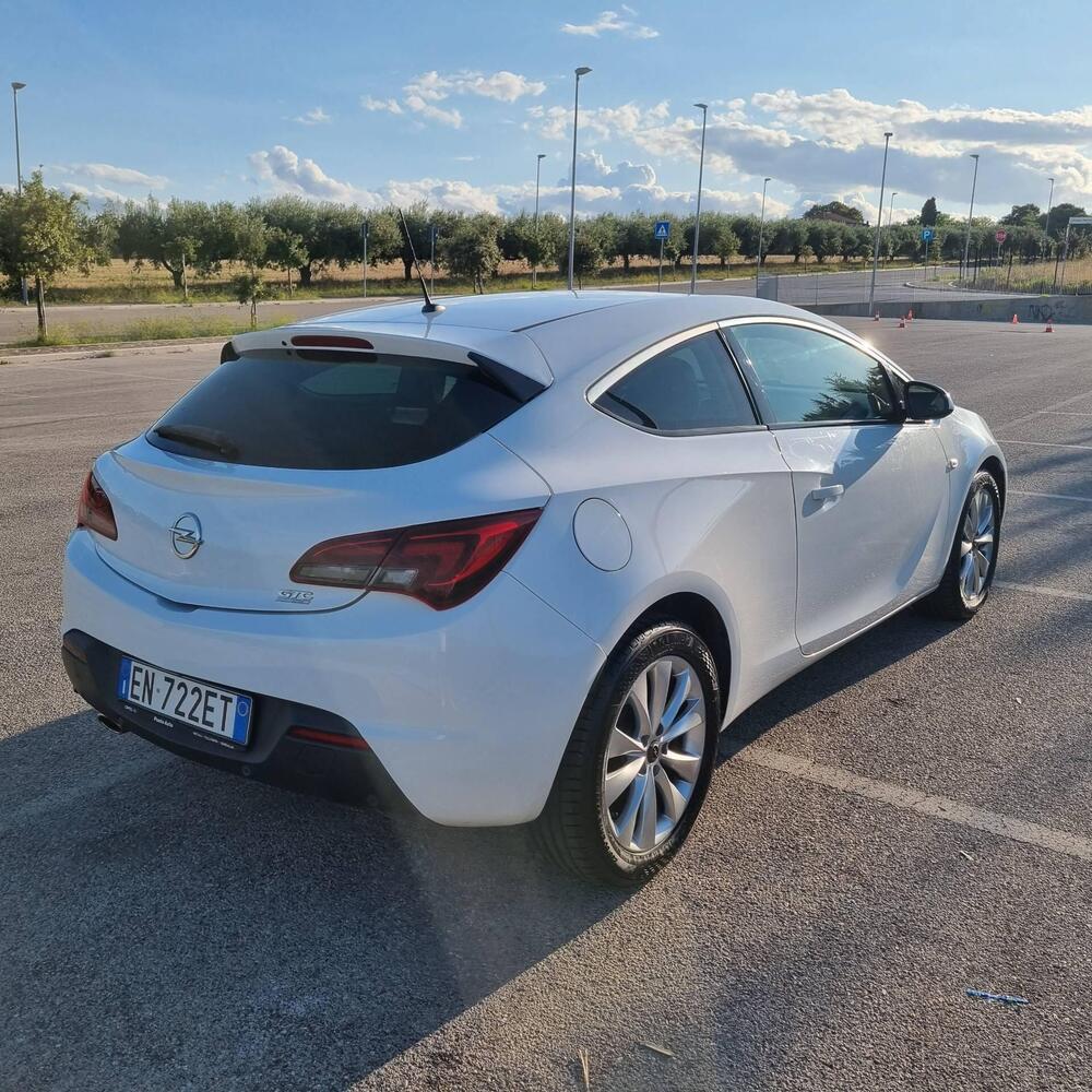 Opel Astra GTC usata a Chieti