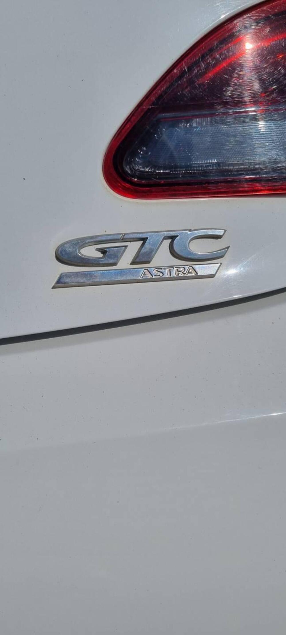 Opel Astra GTC usata a Chieti (9)