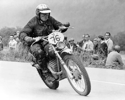 John Penton. Il genio se ne va a cento anni. Una Storia 