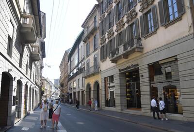 Milano, nuova ZTL in centro dal 15 settembre: fasce orarie, deroghe e chi pu&ograve; accedere, quello che bisogna sapere. Moto salve fino al 2026