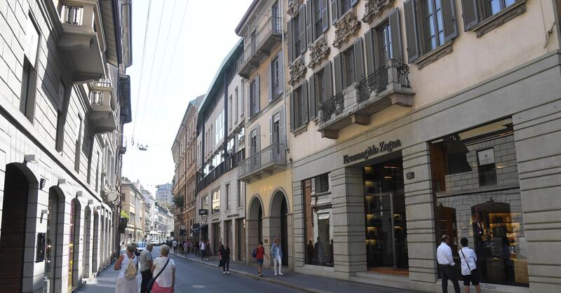 Milano, nuova ZTL in centro dal 15 settembre: fasce orarie, deroghe e chi pu&ograve; accedere, quello che bisogna sapere. Moto salve fino al 2026