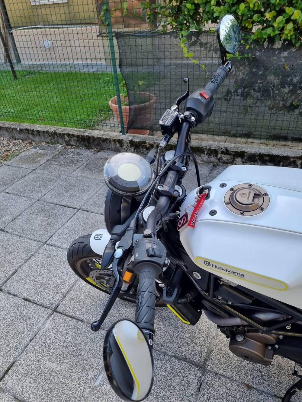 Husqvarna Vitpilen 401 (2018 - 19) (2)