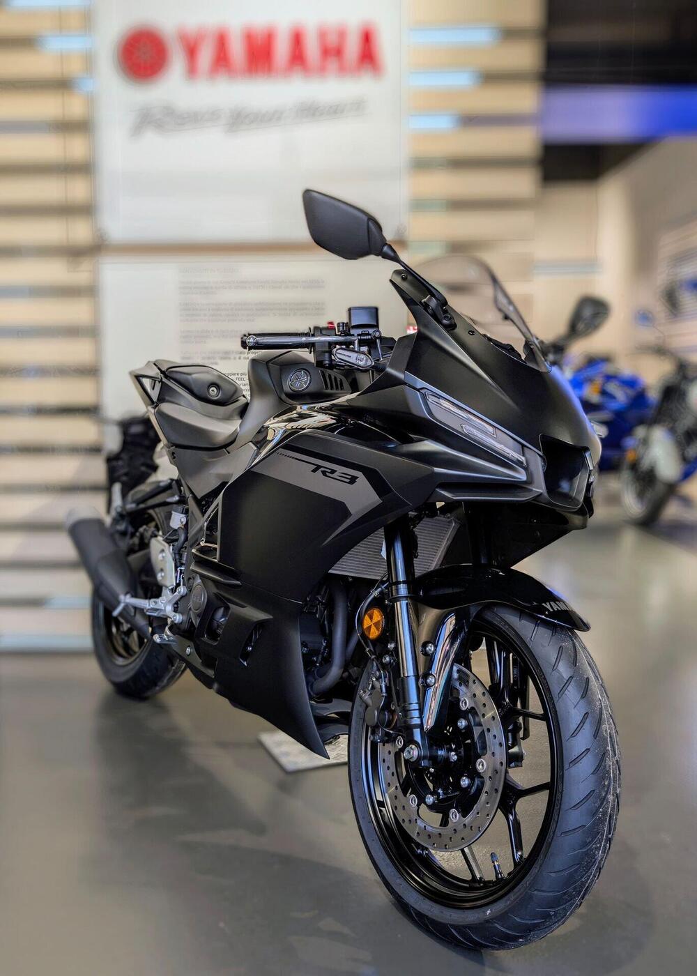 Yamaha YZF R3 (2025) (2)