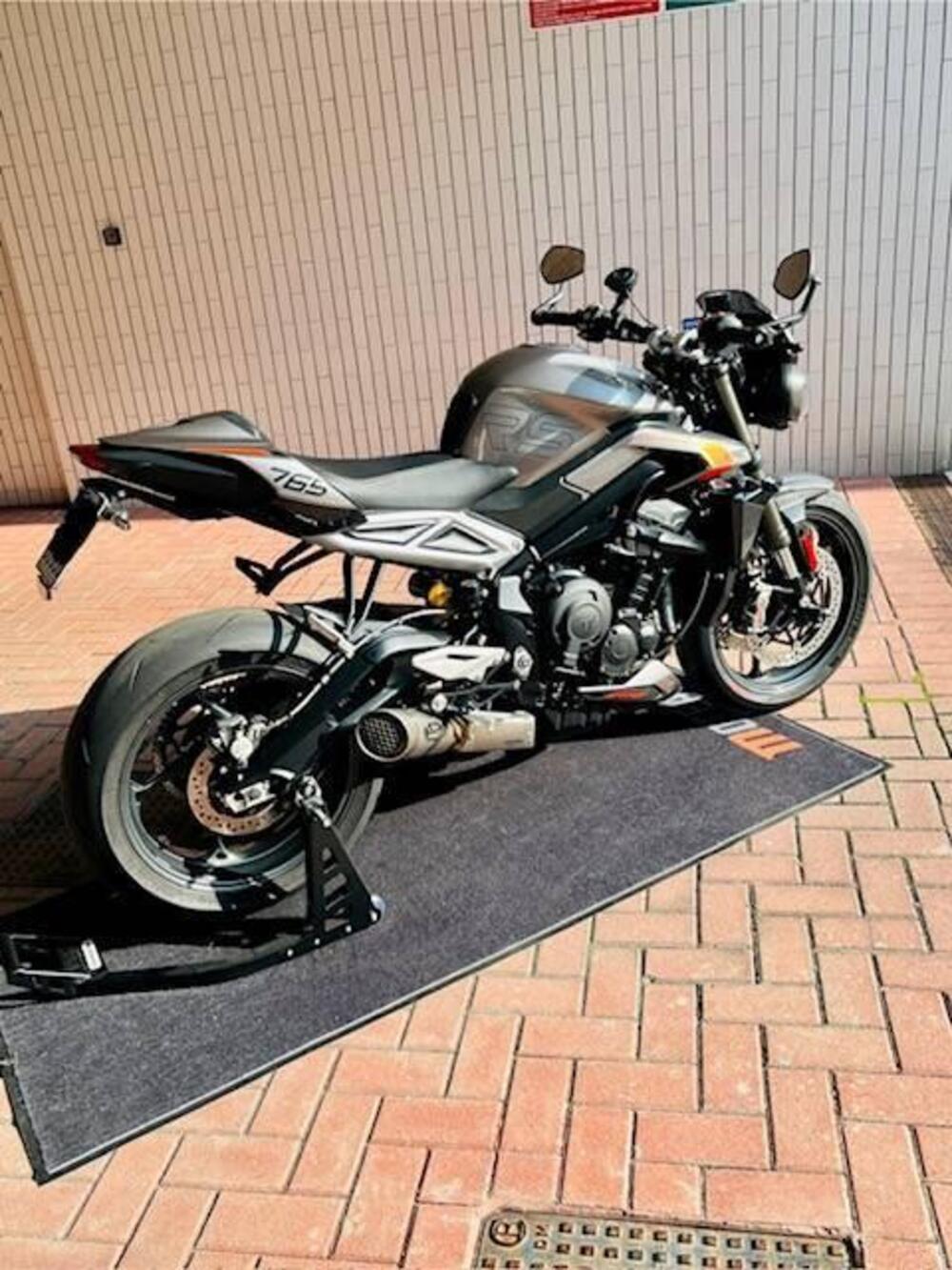 Triumph Street Triple 765 RS (2023 - 26) (2)