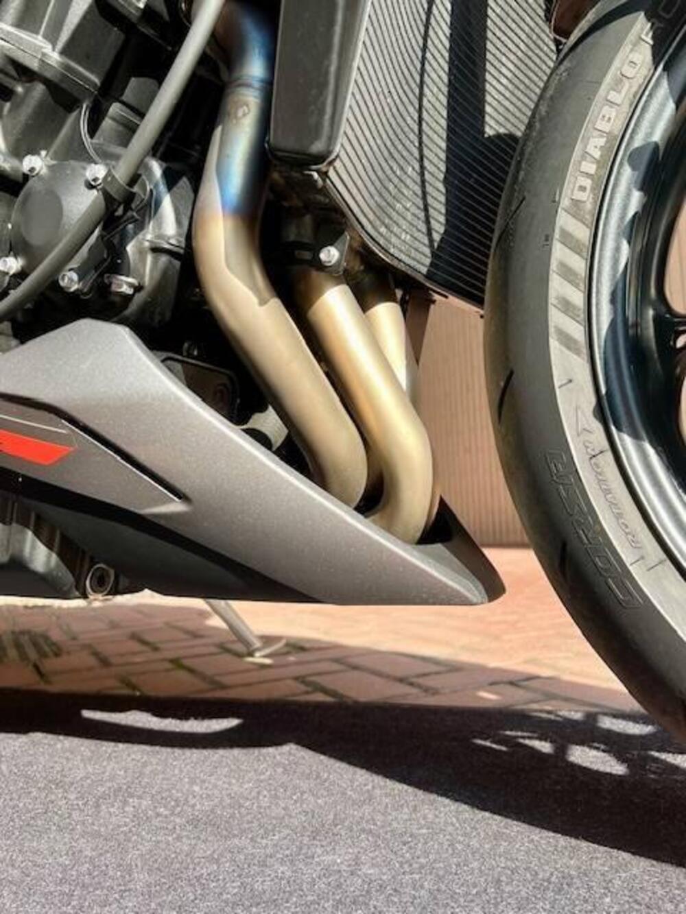 Triumph Street Triple 765 RS (2023 - 26) (4)